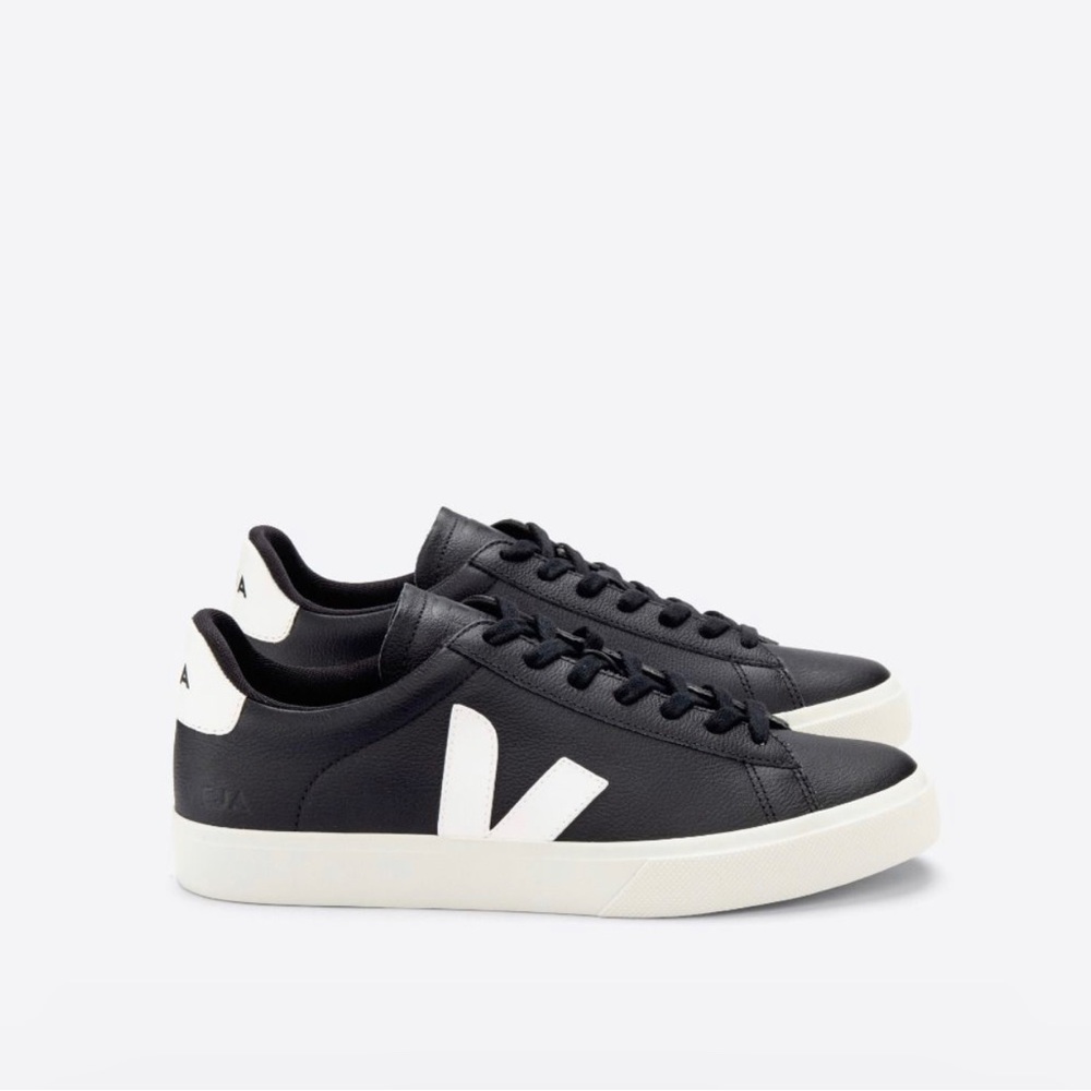 Women’s black vejas size 9.5 in great condition!